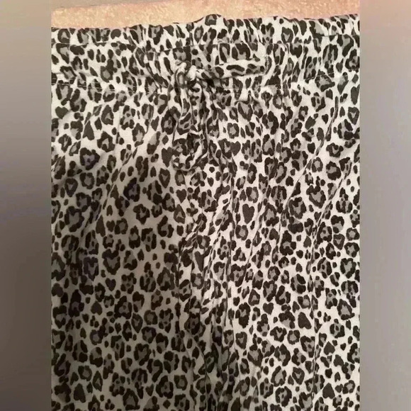 Anne Klein black and white leopard, short sleeve, 2 piece pajama set; size L - Picture 7 of 9